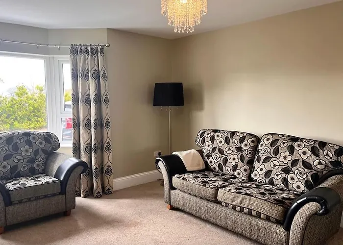 Spacious 4 Bedroom Perfect Location