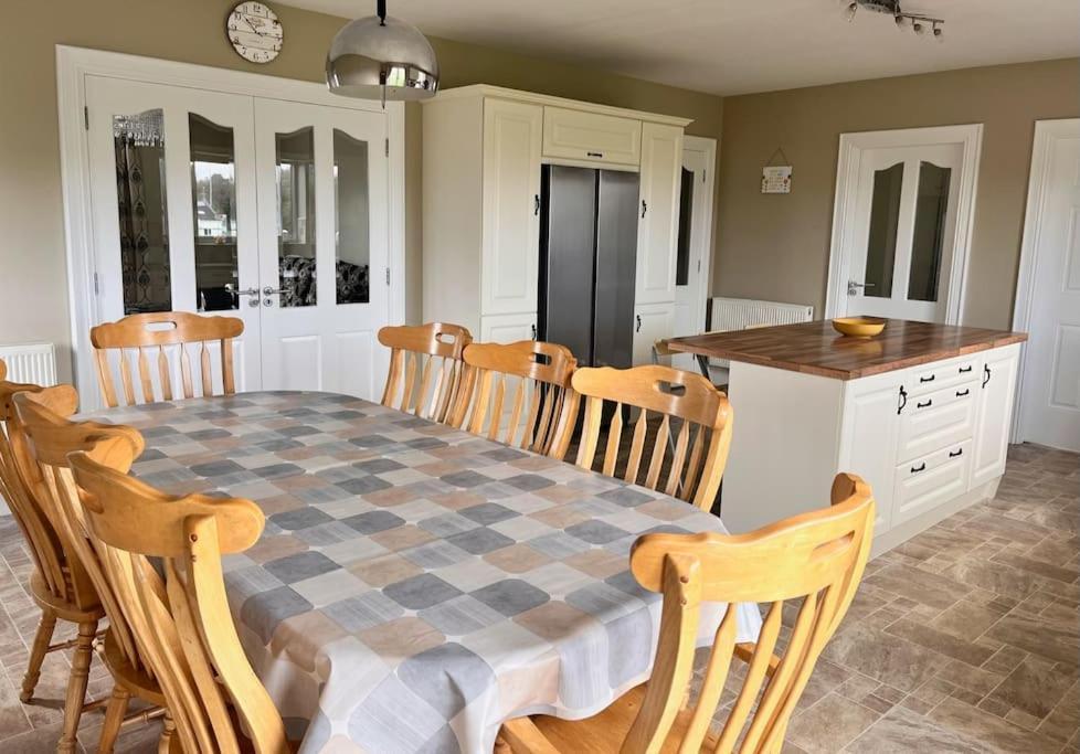 Spacious 4 Bedroom Perfect Location * Buncrana