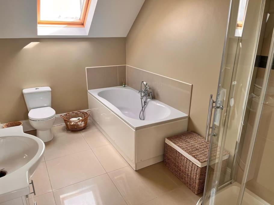 Spacious 4 Bedroom Perfect Location
