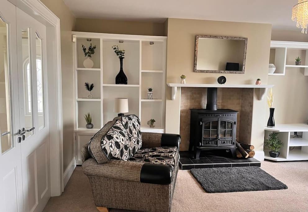 Spacious 4 Bedroom Perfect Location Holiday home